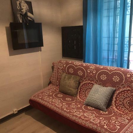 Studio "Maryline" Sejours Parisiens Abordables - Rez De Chaussee Sur Beau Patio Ombrage- Accessible Handcaps - Grand Canape-Lit Clic Clac 2 Places - Cuisine Equipee - Salle De Bains - 5 Minutes Du Metro Brochant Ligne 13,Bus 74 Et 31 Bagian luar foto