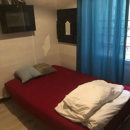 Studio "Maryline" Sejours Parisiens Abordables - Rez De Chaussee Sur Beau Patio Ombrage- Accessible Handcaps - Grand Canape-Lit Clic Clac 2 Places - Cuisine Equipee - Salle De Bains - 5 Minutes Du Metro Brochant Ligne 13,Bus 74 Et 31 Bagian luar foto