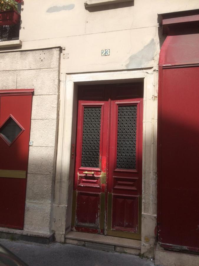 Studio "Maryline" Sejours Parisiens Abordables - Rez De Chaussee Sur Beau Patio Ombrage- Accessible Handcaps - Grand Canape-Lit Clic Clac 2 Places - Cuisine Equipee - Salle De Bains - 5 Minutes Du Metro Brochant Ligne 13,Bus 74 Et 31 Bagian luar foto