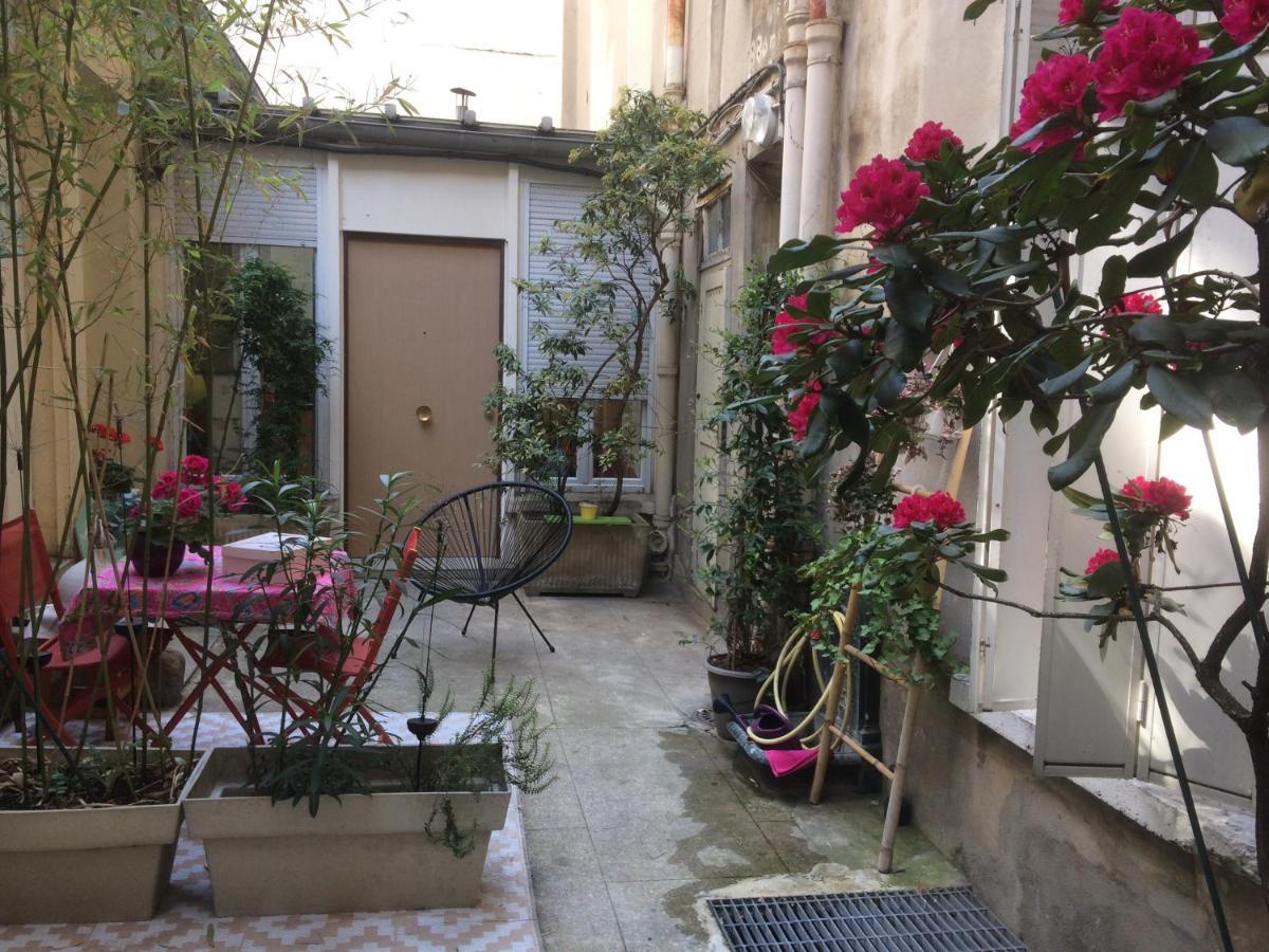 Studio "Maryline" Sejours Parisiens Abordables - Rez De Chaussee Sur Beau Patio Ombrage- Accessible Handcaps - Grand Canape-Lit Clic Clac 2 Places - Cuisine Equipee - Salle De Bains - 5 Minutes Du Metro Brochant Ligne 13,Bus 74 Et 31 Bagian luar foto