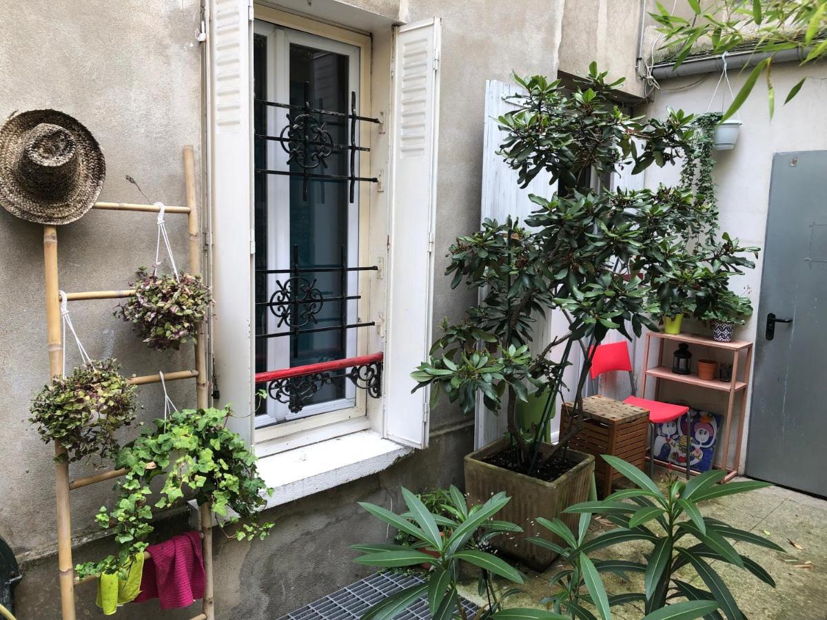 Studio "Maryline" Sejours Parisiens Abordables - Rez De Chaussee Sur Beau Patio Ombrage- Accessible Handcaps - Grand Canape-Lit Clic Clac 2 Places - Cuisine Equipee - Salle De Bains - 5 Minutes Du Metro Brochant Ligne 13,Bus 74 Et 31 Bagian luar foto
