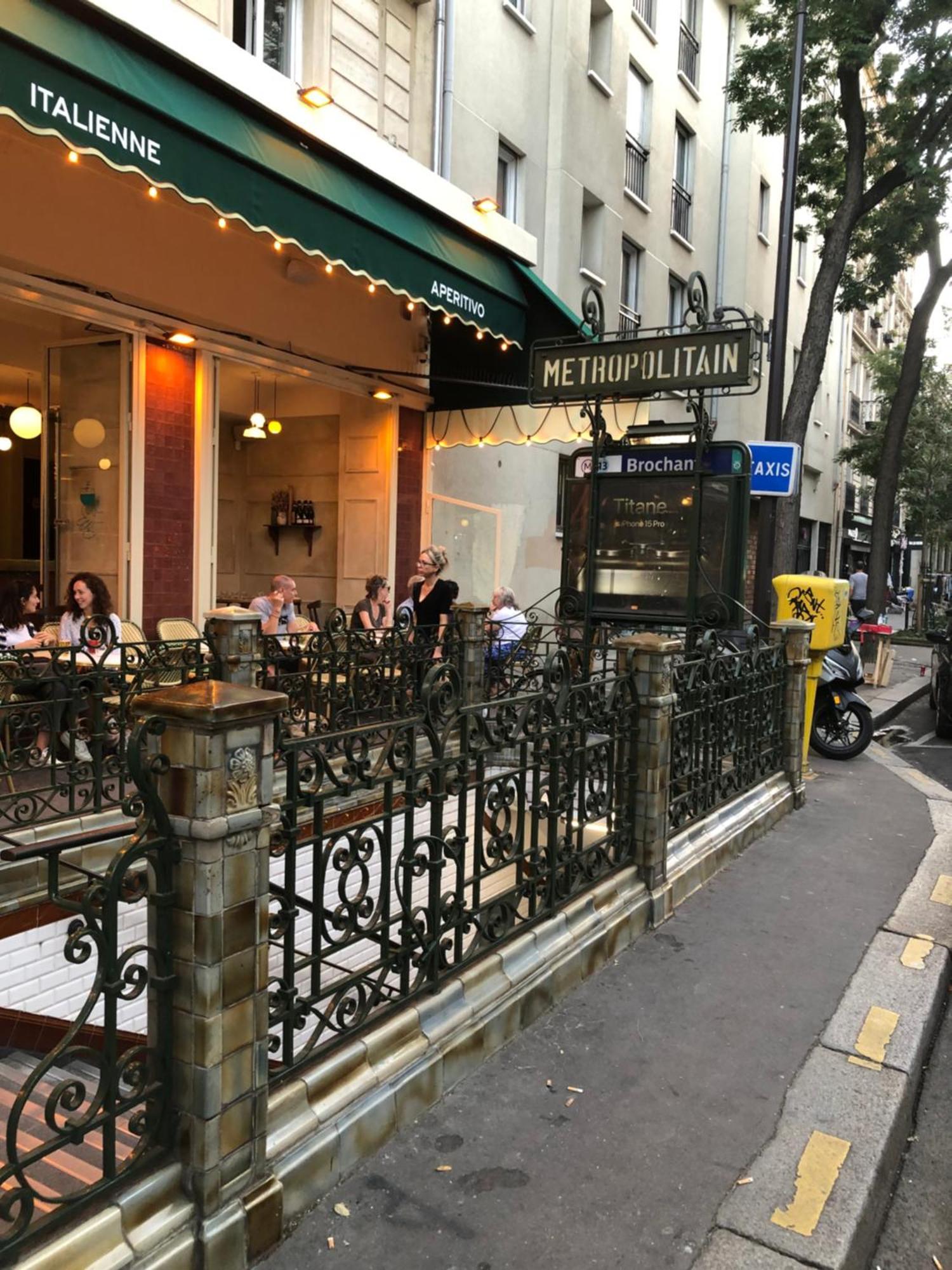 Studio "Maryline" Sejours Parisiens Abordables - Rez De Chaussee Sur Beau Patio Ombrage- Accessible Handcaps - Grand Canape-Lit Clic Clac 2 Places - Cuisine Equipee - Salle De Bains - 5 Minutes Du Metro Brochant Ligne 13,Bus 74 Et 31 Bagian luar foto
