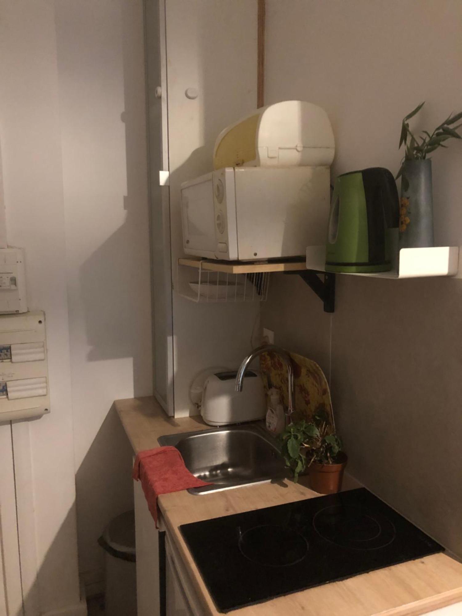 Studio "Maryline" Sejours Parisiens Abordables - Rez De Chaussee Sur Beau Patio Ombrage- Accessible Handcaps - Grand Canape-Lit Clic Clac 2 Places - Cuisine Equipee - Salle De Bains - 5 Minutes Du Metro Brochant Ligne 13,Bus 74 Et 31 Bagian luar foto