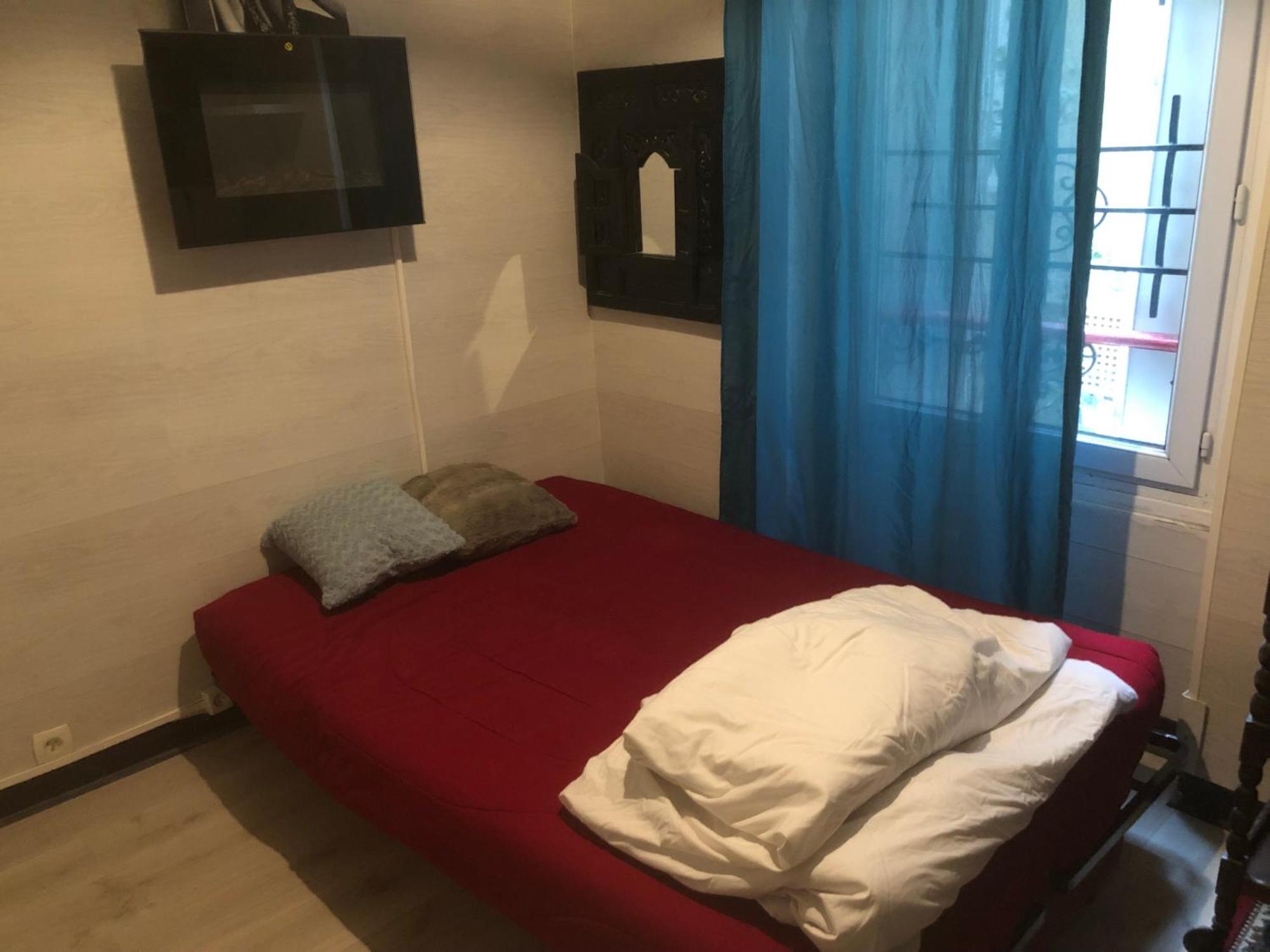 Studio "Maryline" Sejours Parisiens Abordables - Rez De Chaussee Sur Beau Patio Ombrage- Accessible Handcaps - Grand Canape-Lit Clic Clac 2 Places - Cuisine Equipee - Salle De Bains - 5 Minutes Du Metro Brochant Ligne 13,Bus 74 Et 31 Bagian luar foto