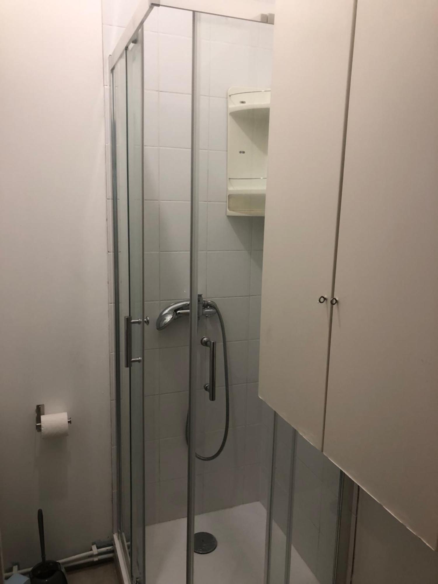 Studio "Maryline" Sejours Parisiens Abordables - Rez De Chaussee Sur Beau Patio Ombrage- Accessible Handcaps - Grand Canape-Lit Clic Clac 2 Places - Cuisine Equipee - Salle De Bains - 5 Minutes Du Metro Brochant Ligne 13,Bus 74 Et 31 Bagian luar foto